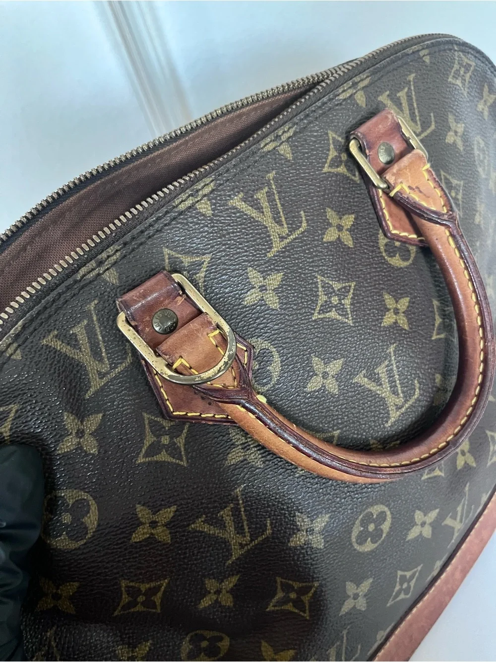 LOUIS VUITTON VINTAGE ALMA BAG.